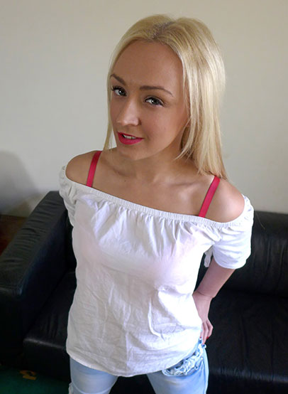Amber Deen is Scottish and lives in Aberdeen. Shes 31, prefers small penises to big ones, likes dating 17-year-olds (drawing the line, in an unnecessarily picky way if you ask me, at 16-year-olds despite their legality), gets off big-time on having her body squeezed and pinched and pulled, and has never had rough sex.
